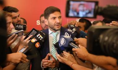Pullaro anunció la convocatoria a paritaria de la administración central para el lunes