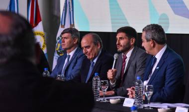 Pullaro respaldó a los intendentes en la reunión con el ministro Francos por subsidios al transporte