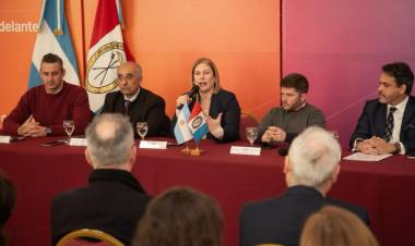  Provincia diseña estrategias de cooperación internacional para promover inversiones
