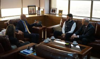 Con la mira en el Santa Fe Business Forum, Pullaro se reunió con el embajador de la India