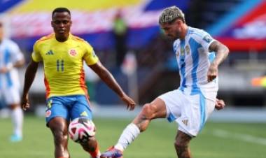 La seleccion Argentina perdio ante Colombia en un apretado 2-1