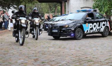 Seguridad: Provincia inició la entrega de motos a la Policía   
