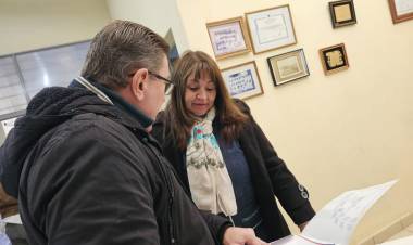 INVERSIÓN EN EDUCACIÓN: BORLA ENTREGÓ APORTES A ESCUELAS DEL DEPARTAMENTO SAN JUSTO.