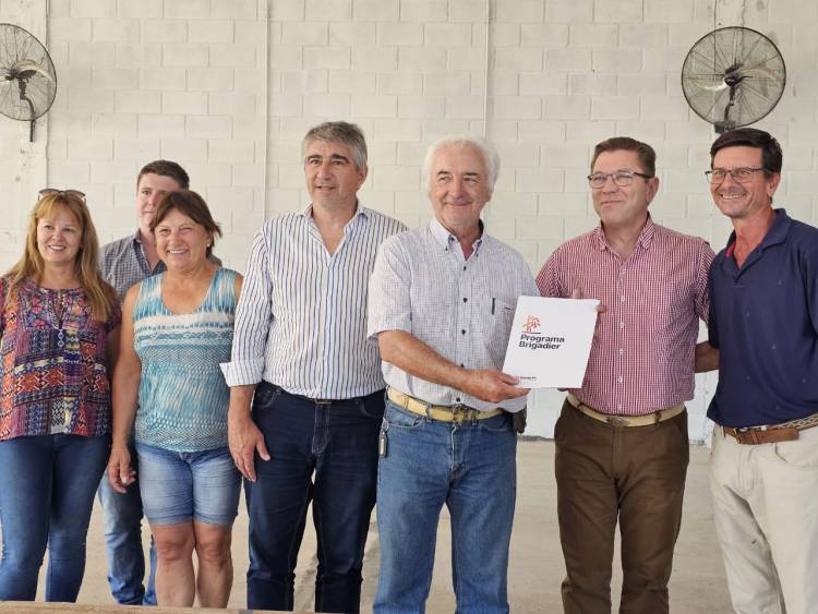 Programa Brigadier | el Senador Rodrigo Borla acompañó al Ministro de Gobierno e Innovación Pública Fabián Bastia en la firma de convenios con diferentes instituciones del departamento San Justo.